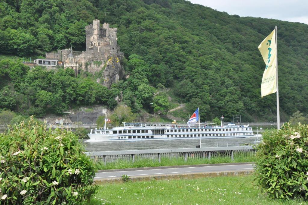 Hotel Rheinstein ฮูเดสไฮม์ แอม ไฮน์ ภายนอก รูปภาพ
